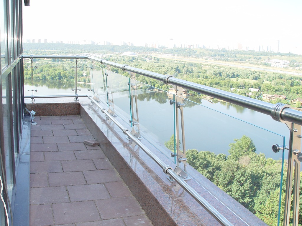 стеклянная ограда для балкона