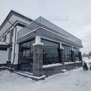 Стеклянное ограждение и остекление террасы КП Онегин Парк